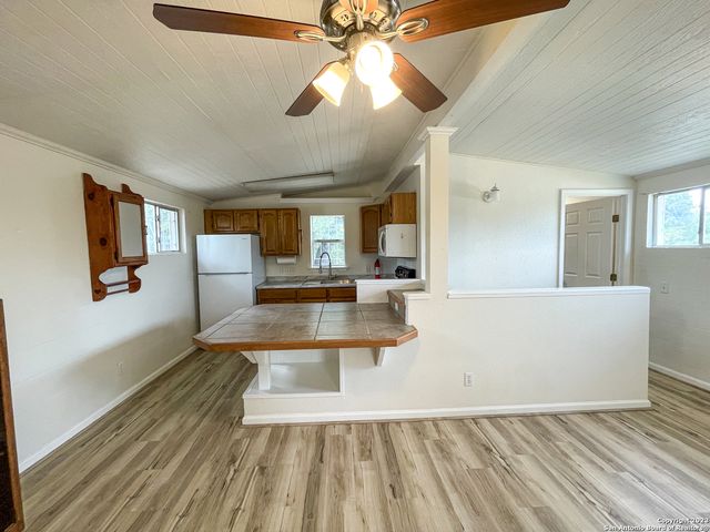 668 creekside, Canyon Lake, TX 78133