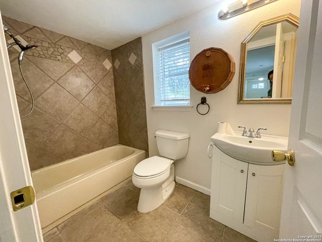 668 creekside, Canyon Lake, TX 78133