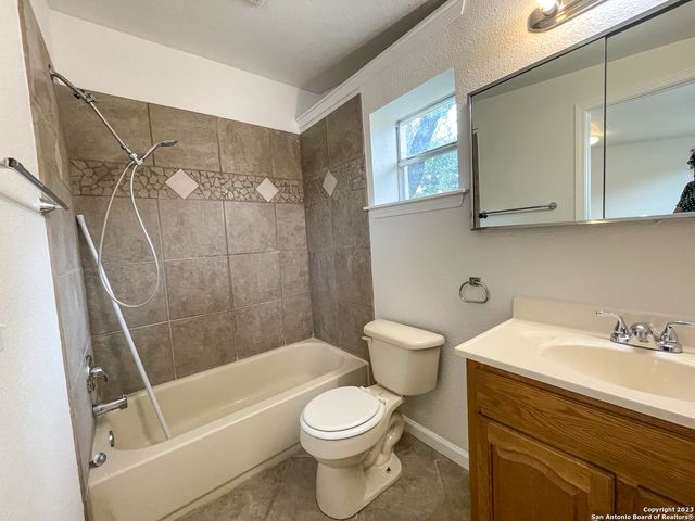 668 creekside, Canyon Lake, TX 78133