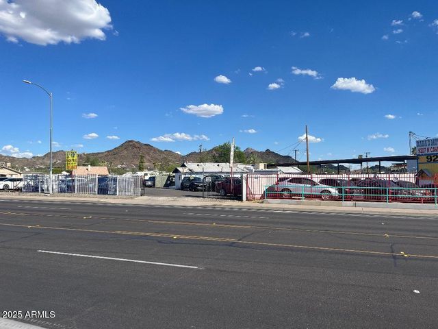 9239 N Cave Creek Road, Phoenix, AZ 85020