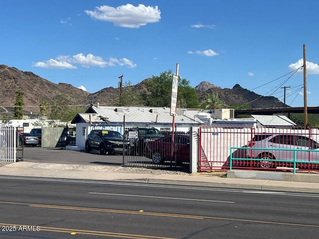 9239 N Cave Creek Road, Phoenix, AZ 85020