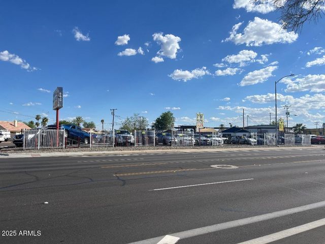 9239 N Cave Creek Road, Phoenix, AZ 85020