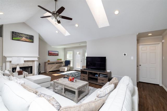 1154 Bent Oaks Drive, Denton, TX 76210