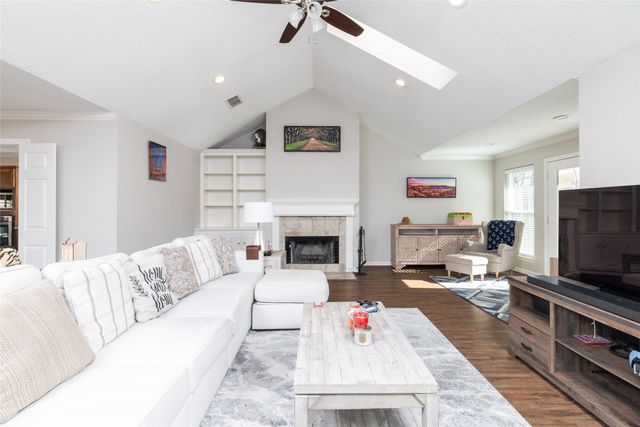 1154 Bent Oaks Drive, Denton, TX 76210