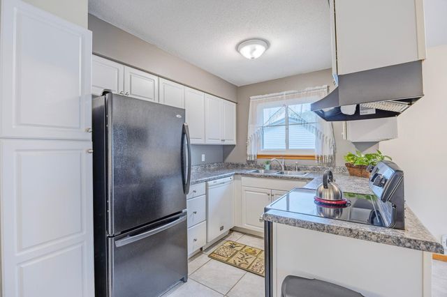 838 Jonathan Drive, Apple Valley, MN 55124