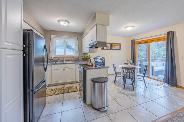 838 Jonathan Drive, Apple Valley, MN 55124