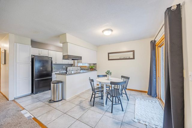 838 Jonathan Drive, Apple Valley, MN 55124
