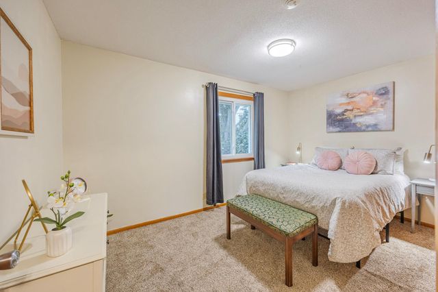 838 Jonathan Drive, Apple Valley, MN 55124