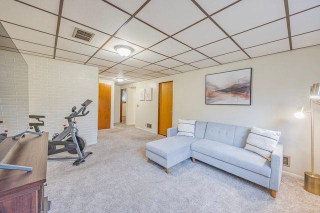 838 Jonathan Drive, Apple Valley, MN 55124