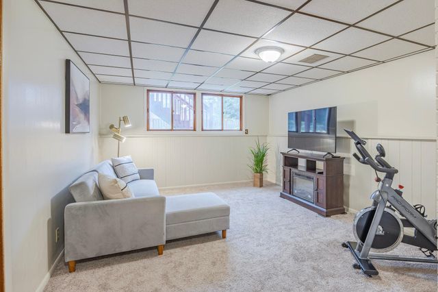838 Jonathan Drive, Apple Valley, MN 55124