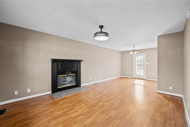 382 Brook Mead Dr, Clarksville, TN 37042