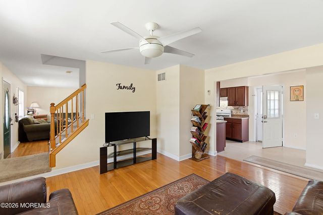 16 Cherry Street, Beachwood, NJ 08722