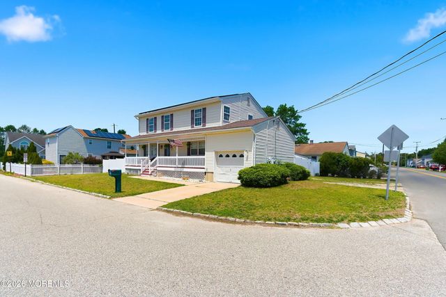 16 Cherry Street, Beachwood, NJ 08722