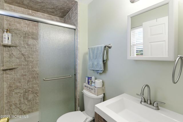 16 Cherry Street, Beachwood, NJ 08722