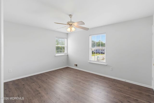 16 Cherry Street, Beachwood, NJ 08722
