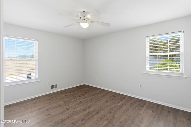 16 Cherry Street, Beachwood, NJ 08722