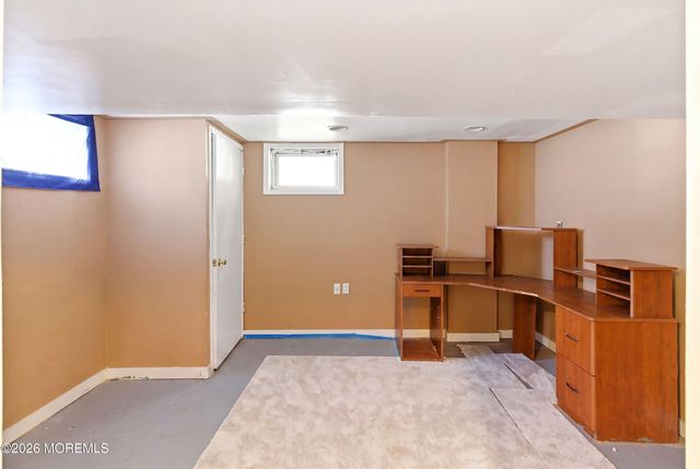 16 Cherry Street, Beachwood, NJ 08722