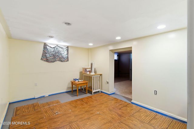 16 Cherry Street, Beachwood, NJ 08722