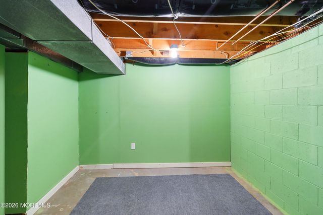 16 Cherry Street, Beachwood, NJ 08722
