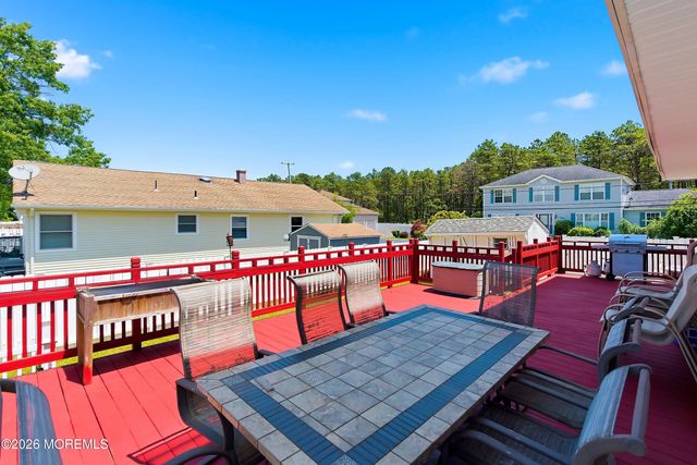 16 Cherry Street, Beachwood, NJ 08722