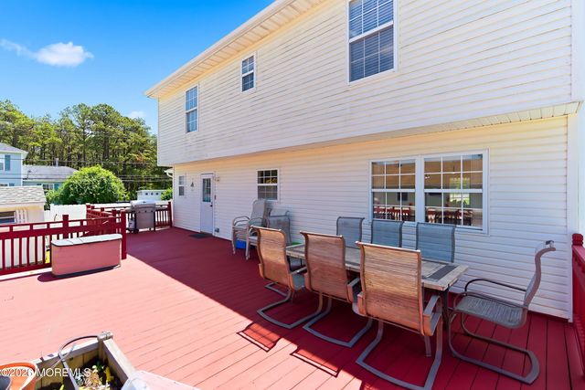 16 Cherry Street, Beachwood, NJ 08722