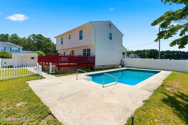 16 Cherry Street, Beachwood, NJ 08722