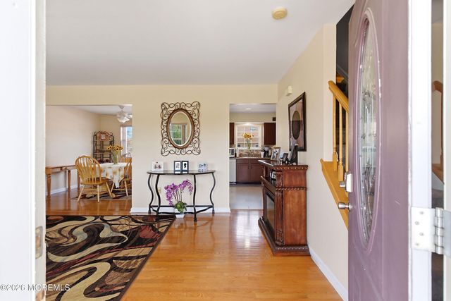 16 Cherry Street, Beachwood, NJ 08722