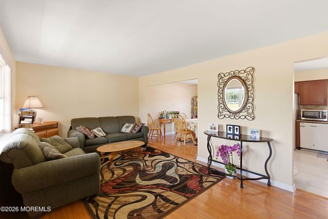 16 Cherry Street, Beachwood, NJ 08722