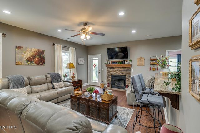 2720 Edinburgh Channel Road, Kingsport, TN 37664
