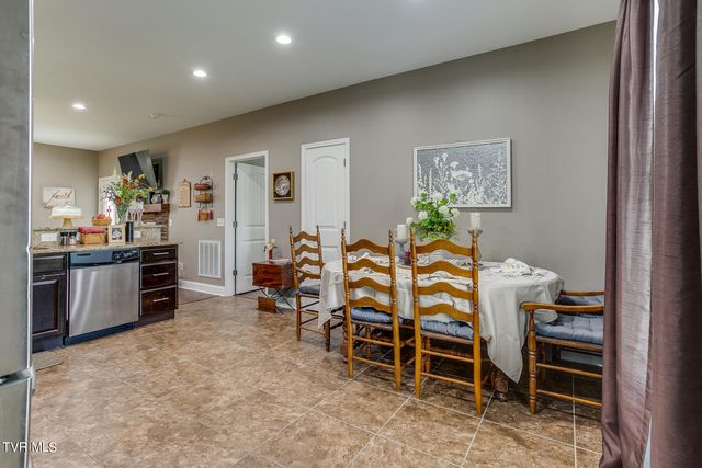 2720 Edinburgh Channel Road, Kingsport, TN 37664