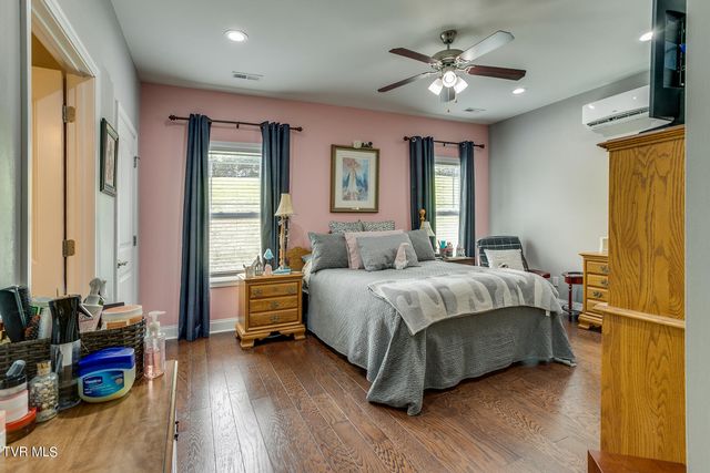 2720 Edinburgh Channel Road, Kingsport, TN 37664