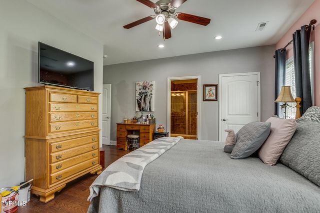 2720 Edinburgh Channel Road, Kingsport, TN 37664
