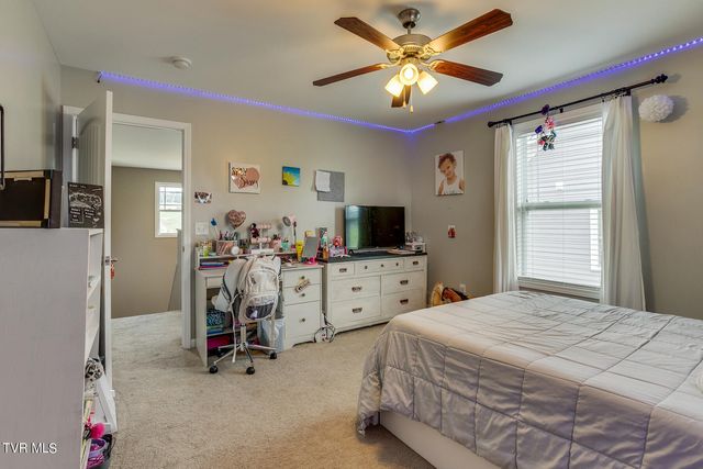 2720 Edinburgh Channel Road, Kingsport, TN 37664