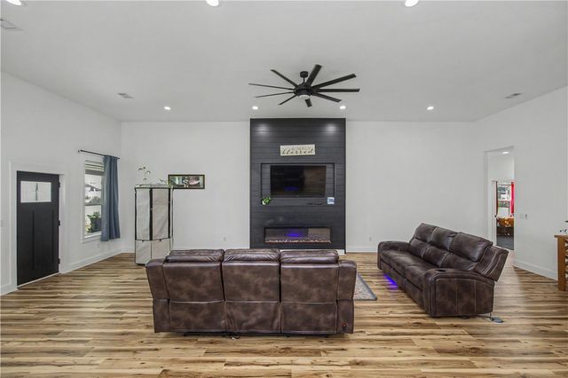 24885 Austin Road, Gravette, AR 72736