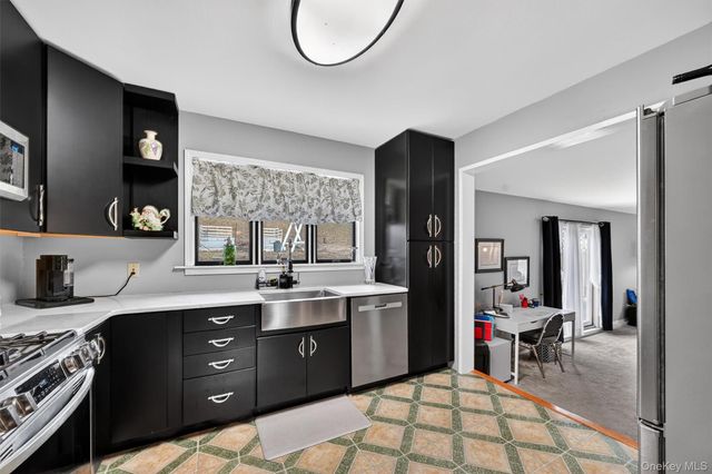 385 Route 284, Westtown, NY 10998