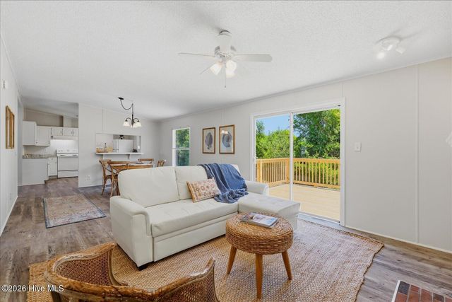 216 Oak Grove Drive, Hampstead, NC 28443