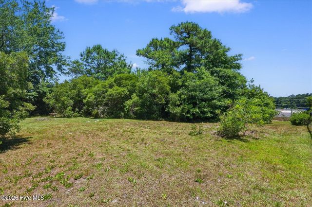 216 Oak Grove Drive, Hampstead, NC 28443