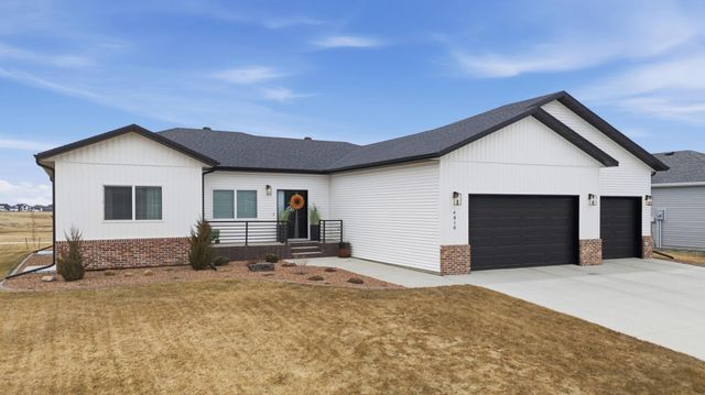 4810 Lilac Drive, West Fargo, ND 58078