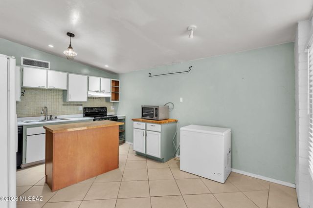7540 E Poinciana Drive, Tucson, AZ 85730