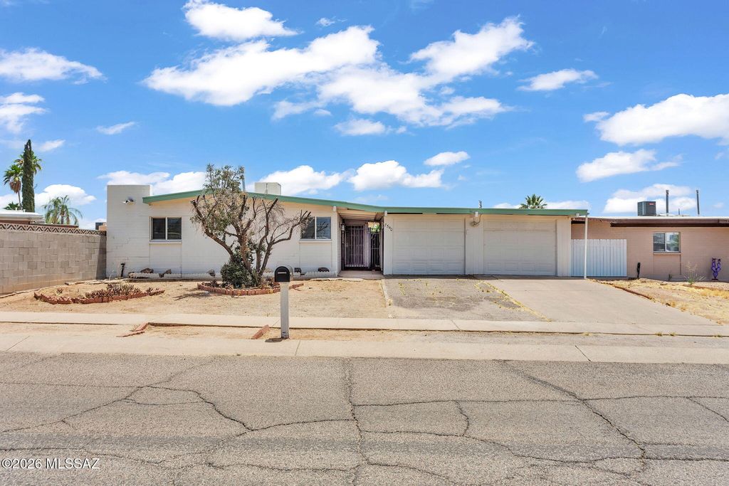 7540 E Poinciana Drive, Tucson, AZ 85730