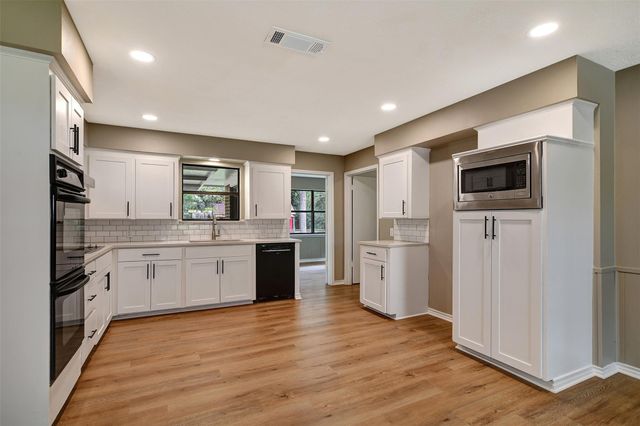 18742 Mink Lake Drive, Magnolia, TX 77355