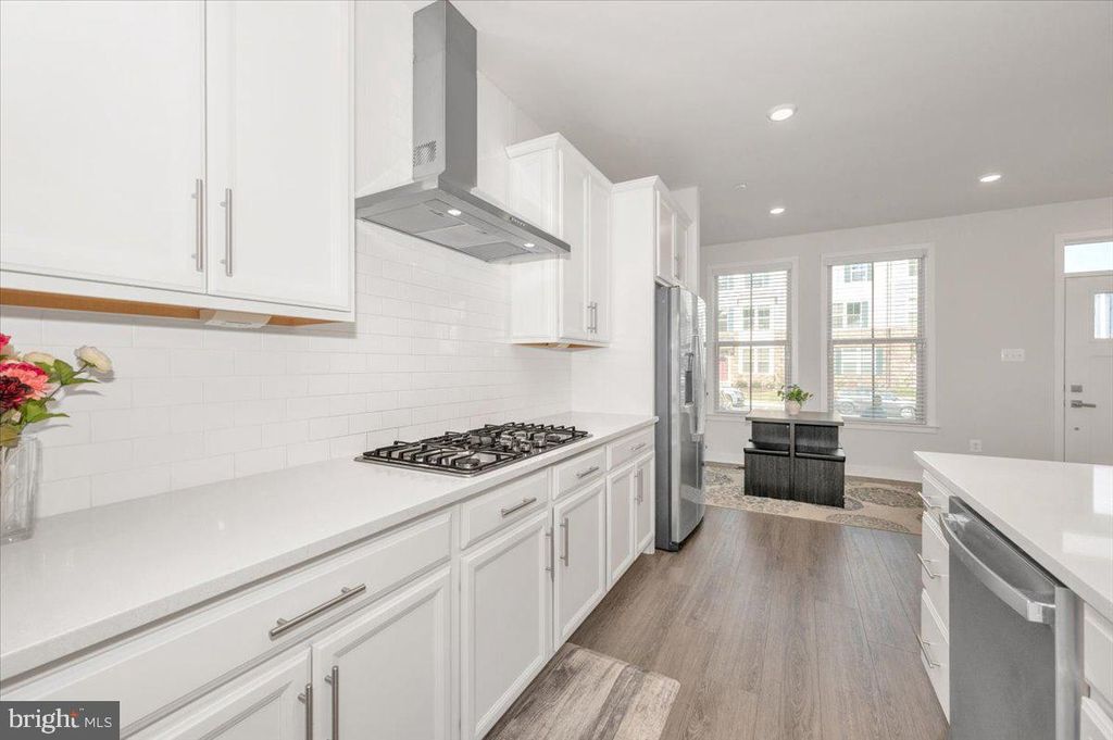 Image 16 of property listing at 6113 STONECAT CT, New Market, MD 21774
