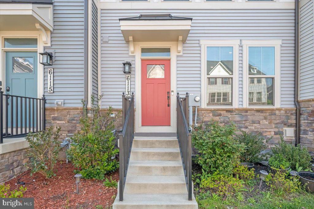 Image 3 of property listing at 6113 STONECAT CT, New Market, MD 21774