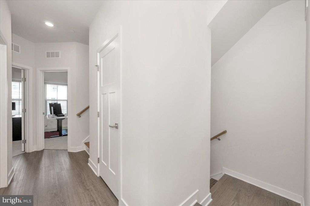 Image 26 of property listing at 6113 STONECAT CT, New Market, MD 21774