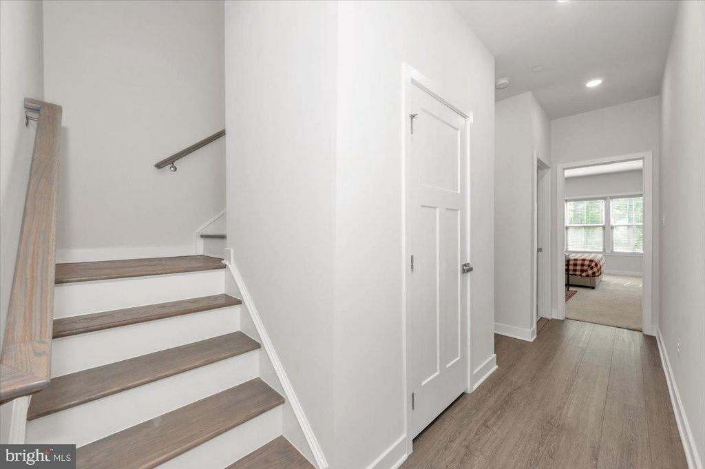 Image 27 of property listing at 6113 STONECAT CT, New Market, MD 21774