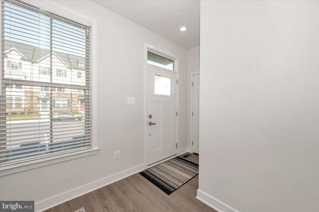 Image 4 of property listing at 6113 STONECAT CT, New Market, MD 21774