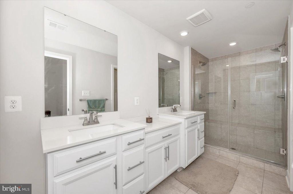 Image 31 of property listing at 6113 STONECAT CT, New Market, MD 21774