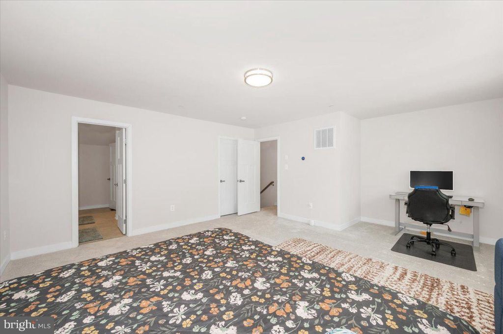 Image 40 of property listing at 6113 STONECAT CT, New Market, MD 21774