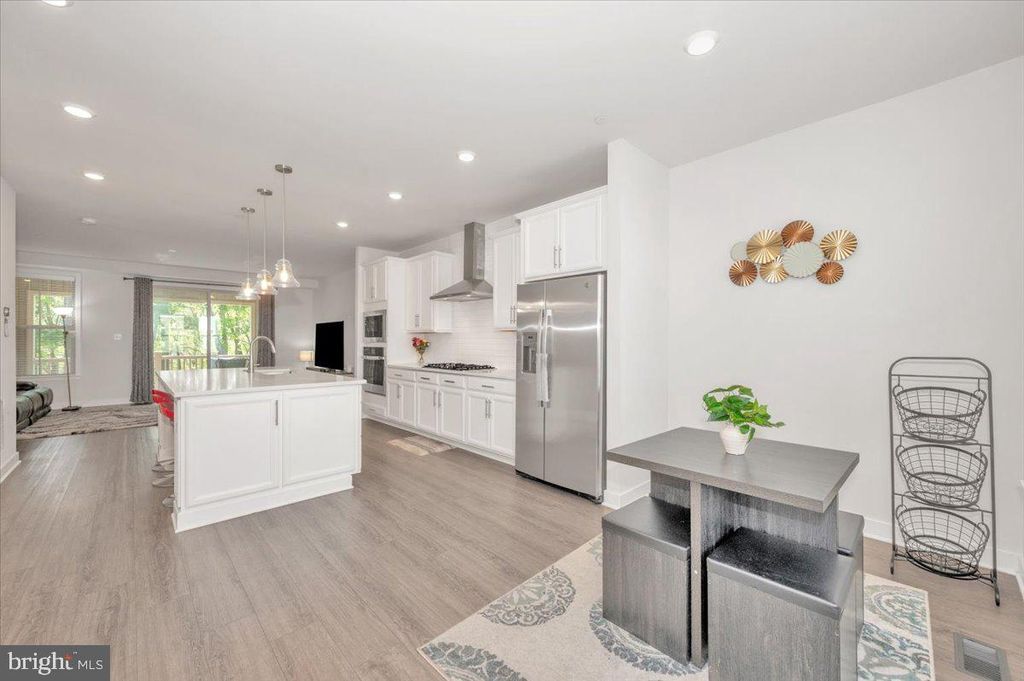 Image 6 of property listing at 6113 STONECAT CT, New Market, MD 21774