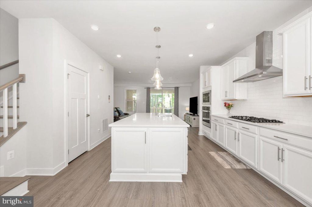 Image 10 of property listing at 6113 STONECAT CT, New Market, MD 21774